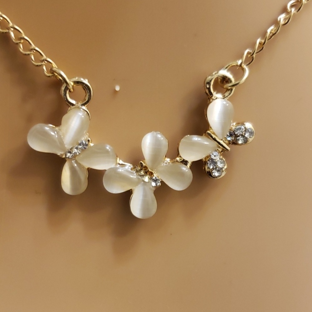 Butterfly Trendy Necklace - Picture 6 of 9